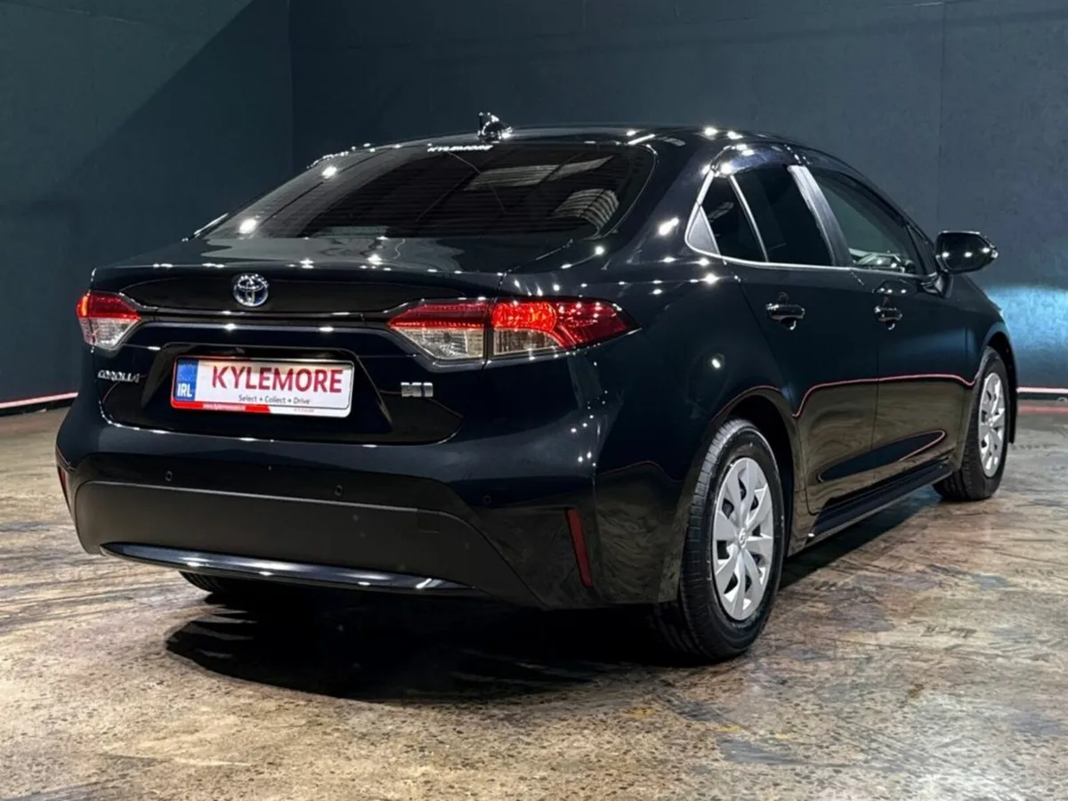 Toyota Corolla AUTOMATIC HYBRID 1.8 - REVERSE CAME - Image 4