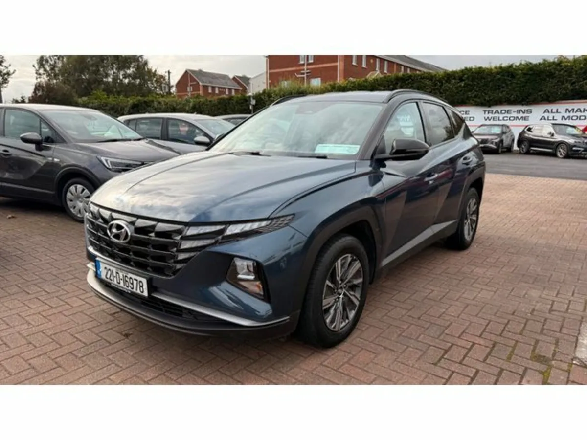 Hyundai Tucson Hybrid// Automatic// Leather// Appl - Image 2