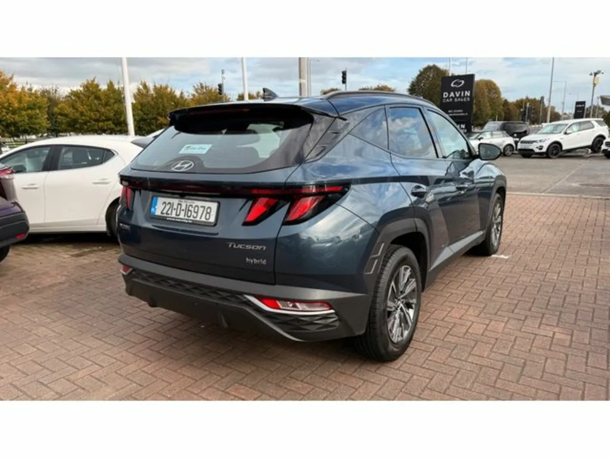 Hyundai Tucson Hybrid// Automatic// Leather// Appl - Image 4