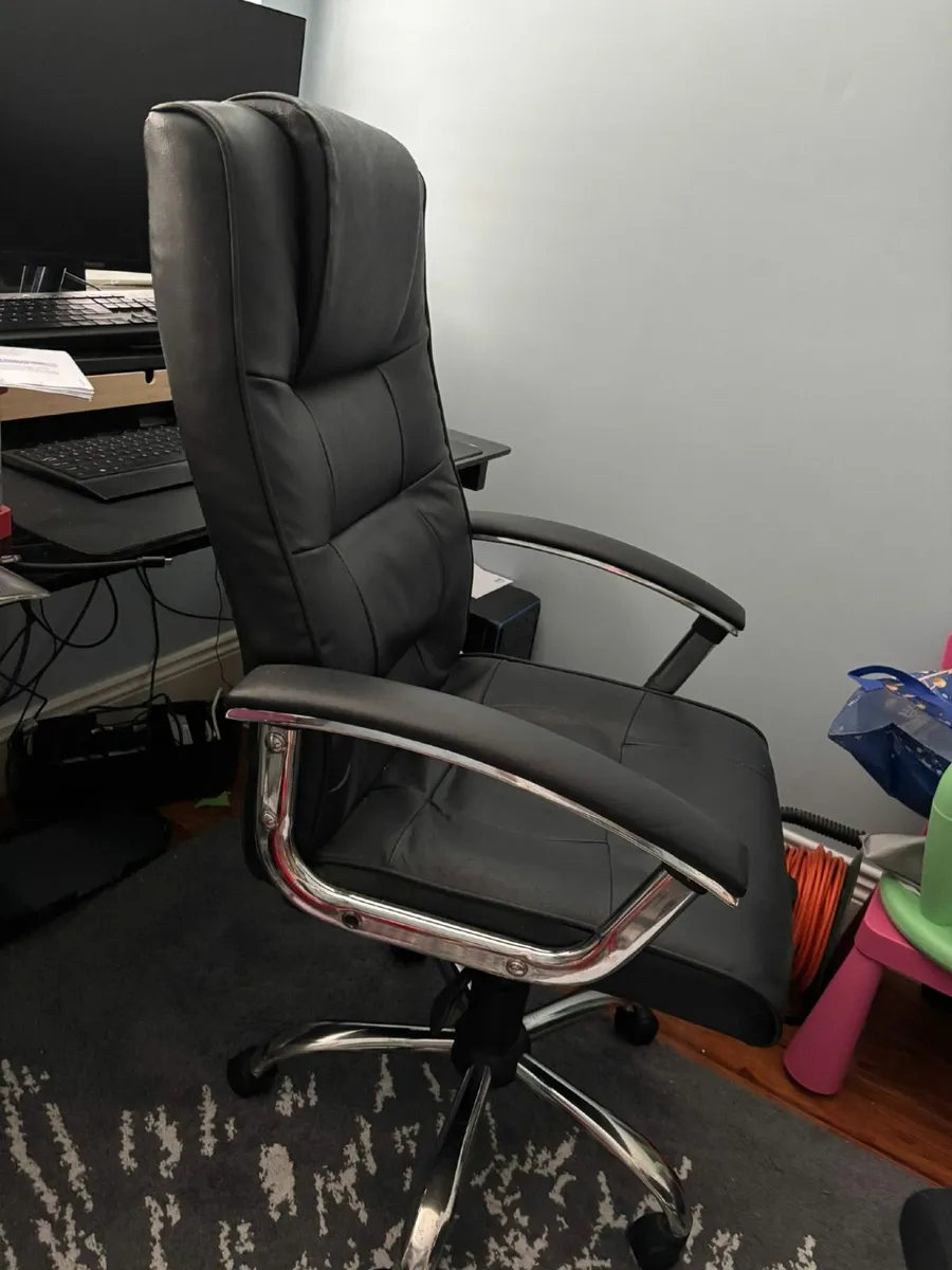 Swivel chair - Image 1
