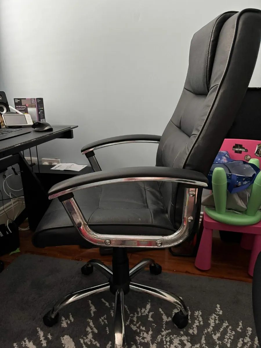 Swivel chair - Image 2