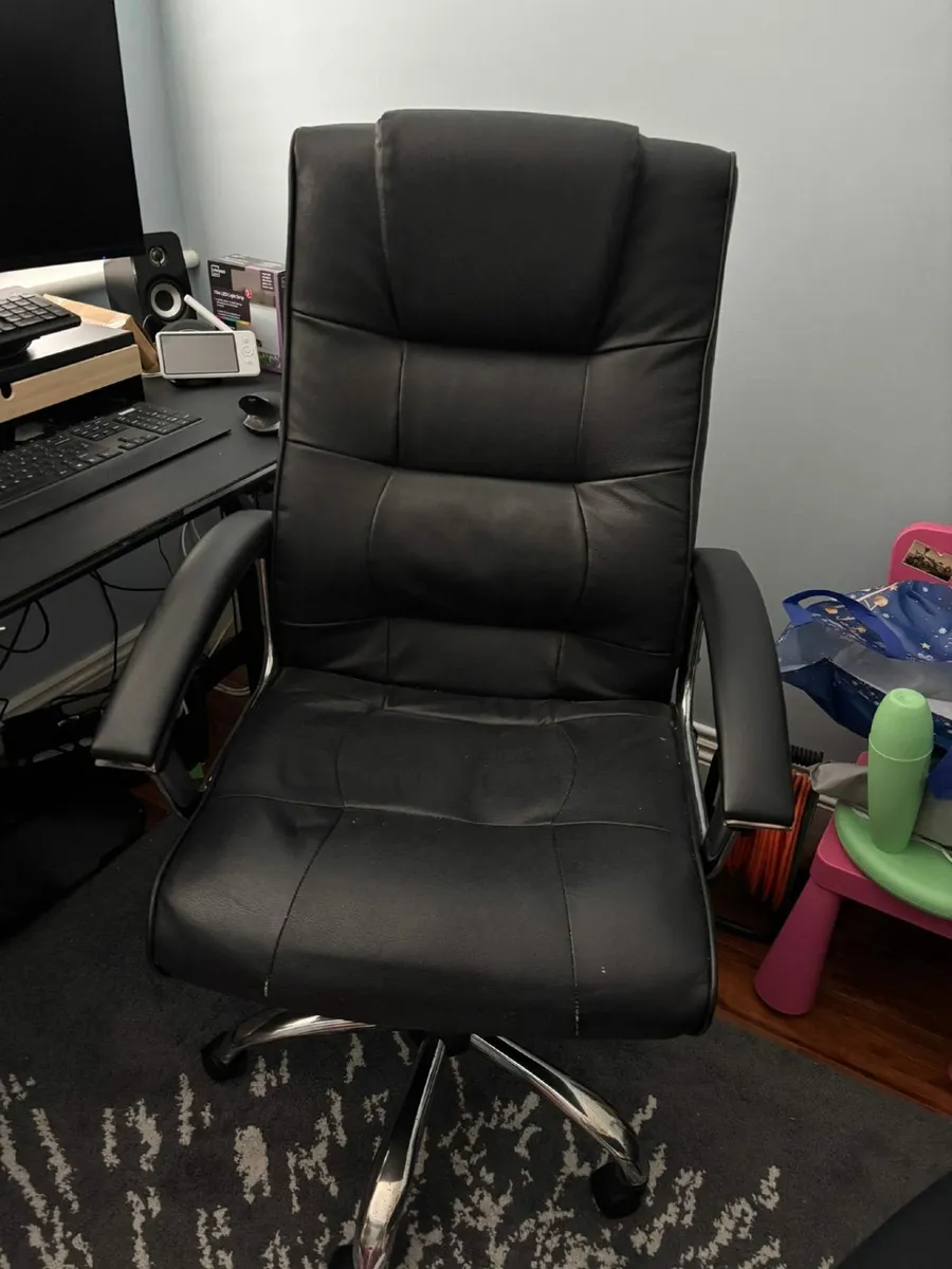 Swivel chair - Image 3