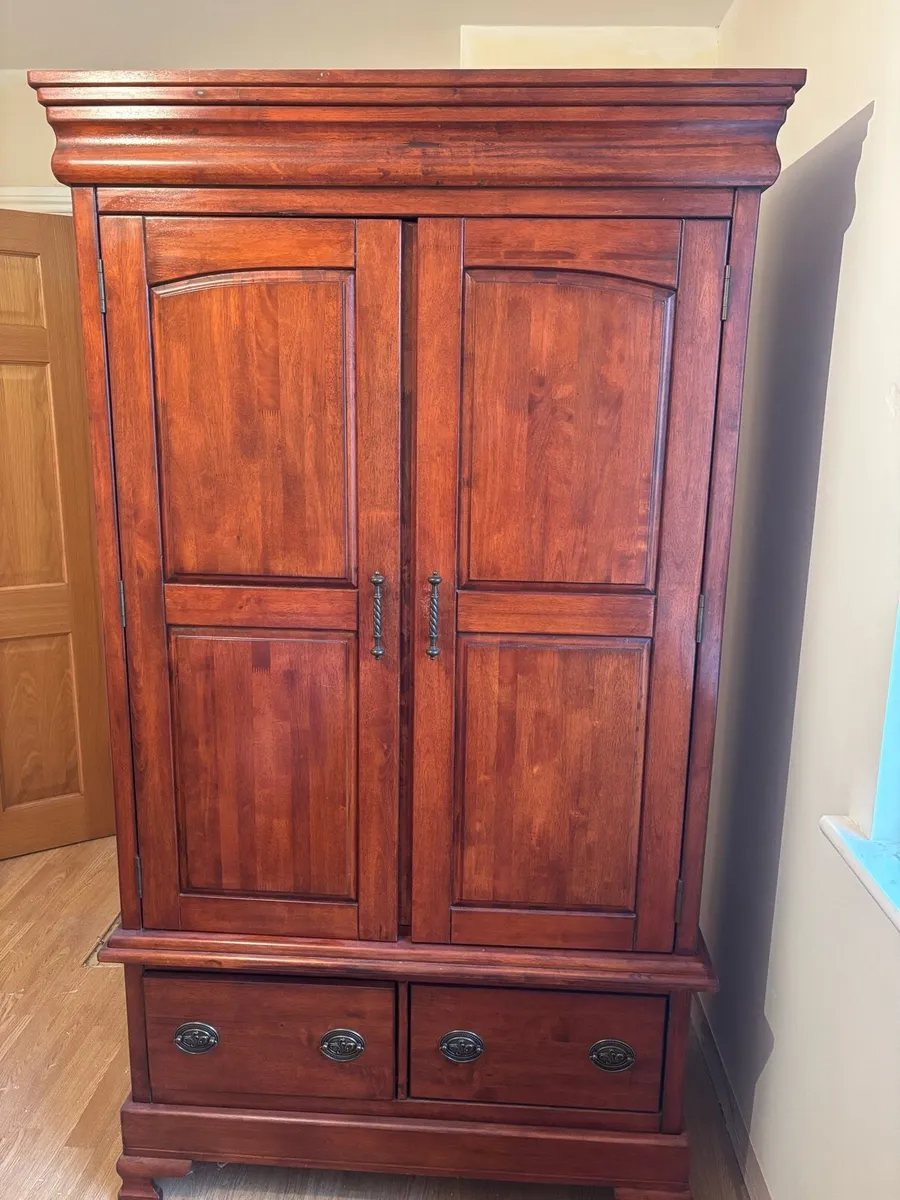 Bedroom furniture - Image 1