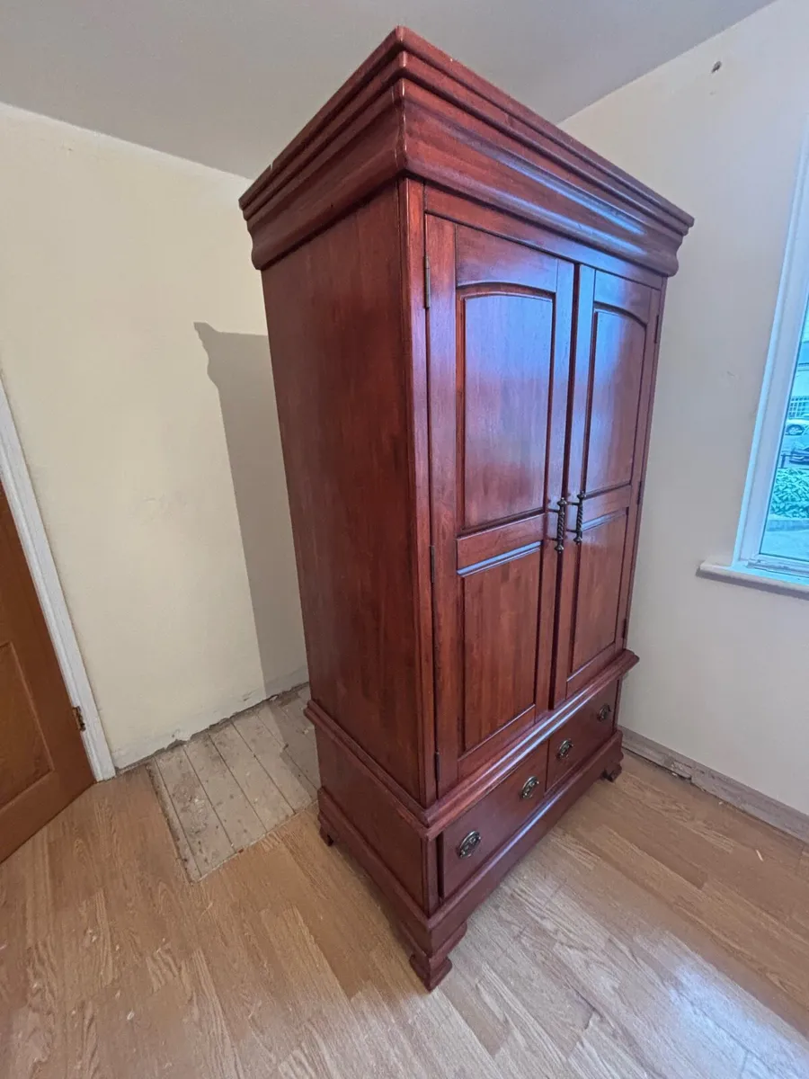 Bedroom furniture - Image 2