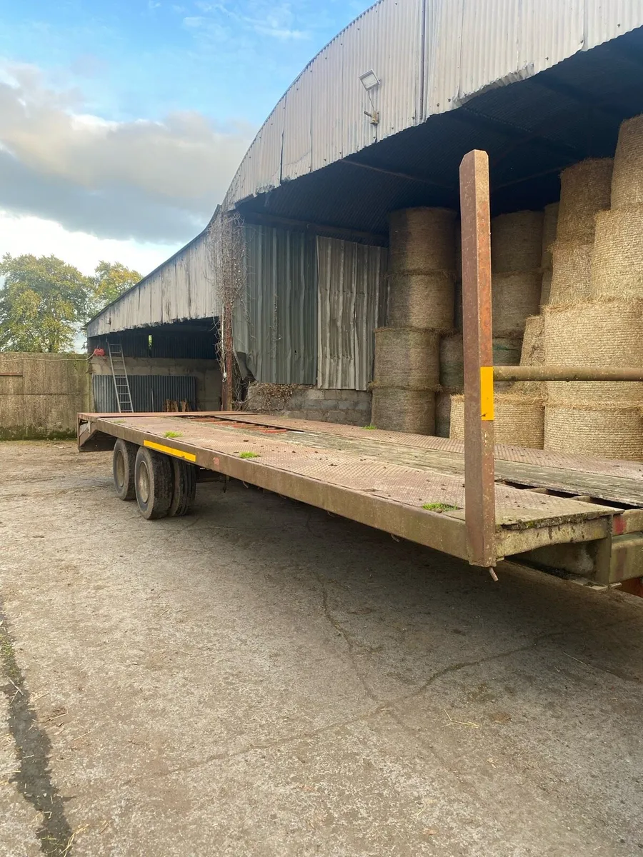 Bale trailer - Image 1