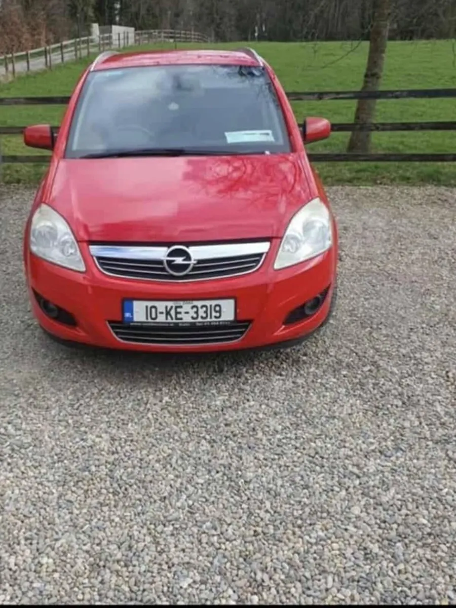 Opel Zafira 2010 - Image 1