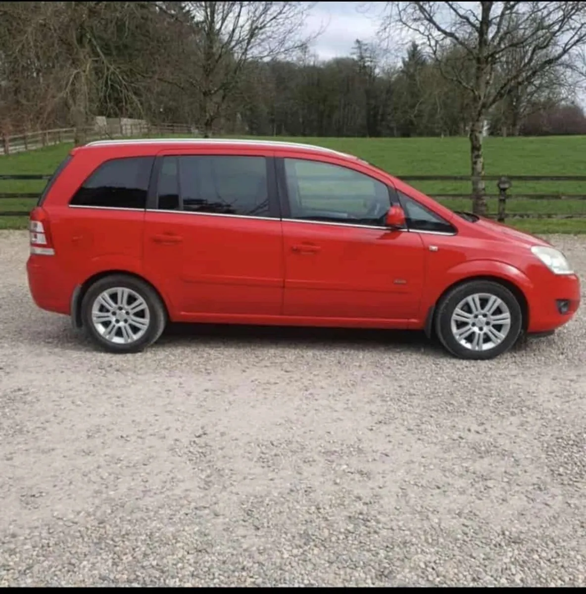 Opel Zafira 2010 - Image 2
