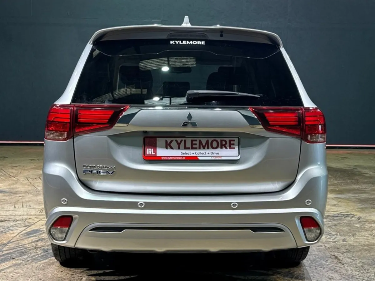 Mitsubishi Outlander PHEV 2.4L AUTOMATIC TWIN MOTO - Image 4