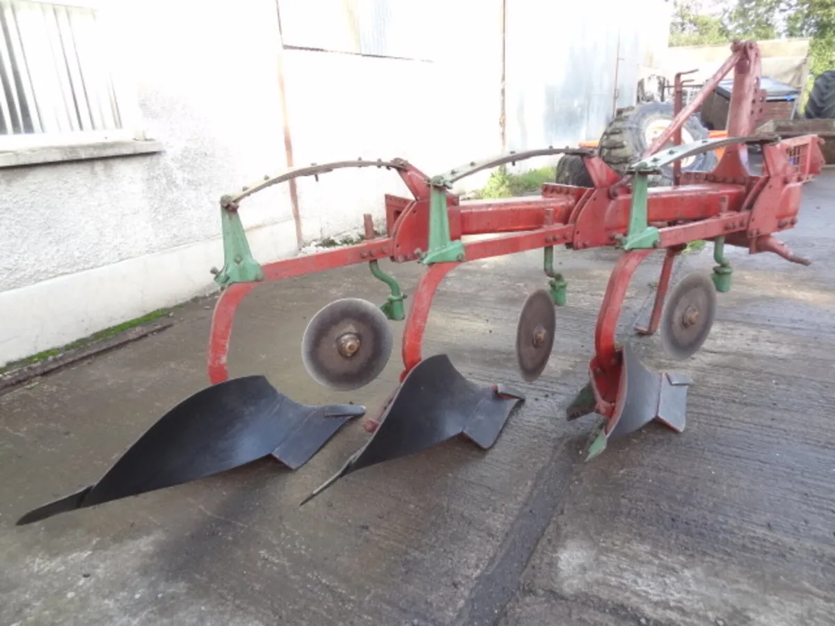 Kverneland 3 Furrow Conventional Plough - Image 3