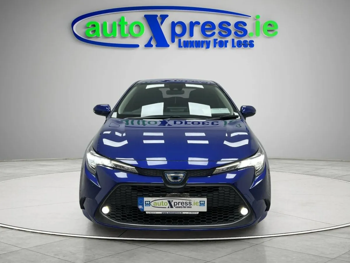 Toyota Corolla 1.8 HYBRID S Automatic, Reversing c - Image 3