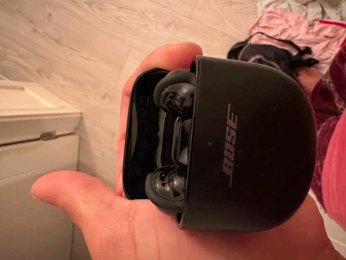 Bose Quitcomfort ultra earbud (2nd Gen) - Image 1