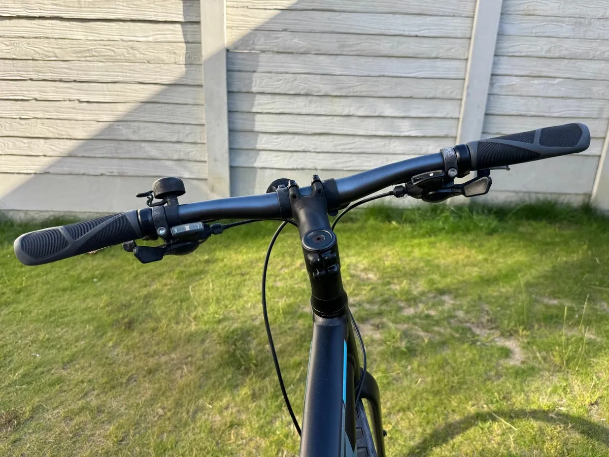 Trek FX 2 - Image 1