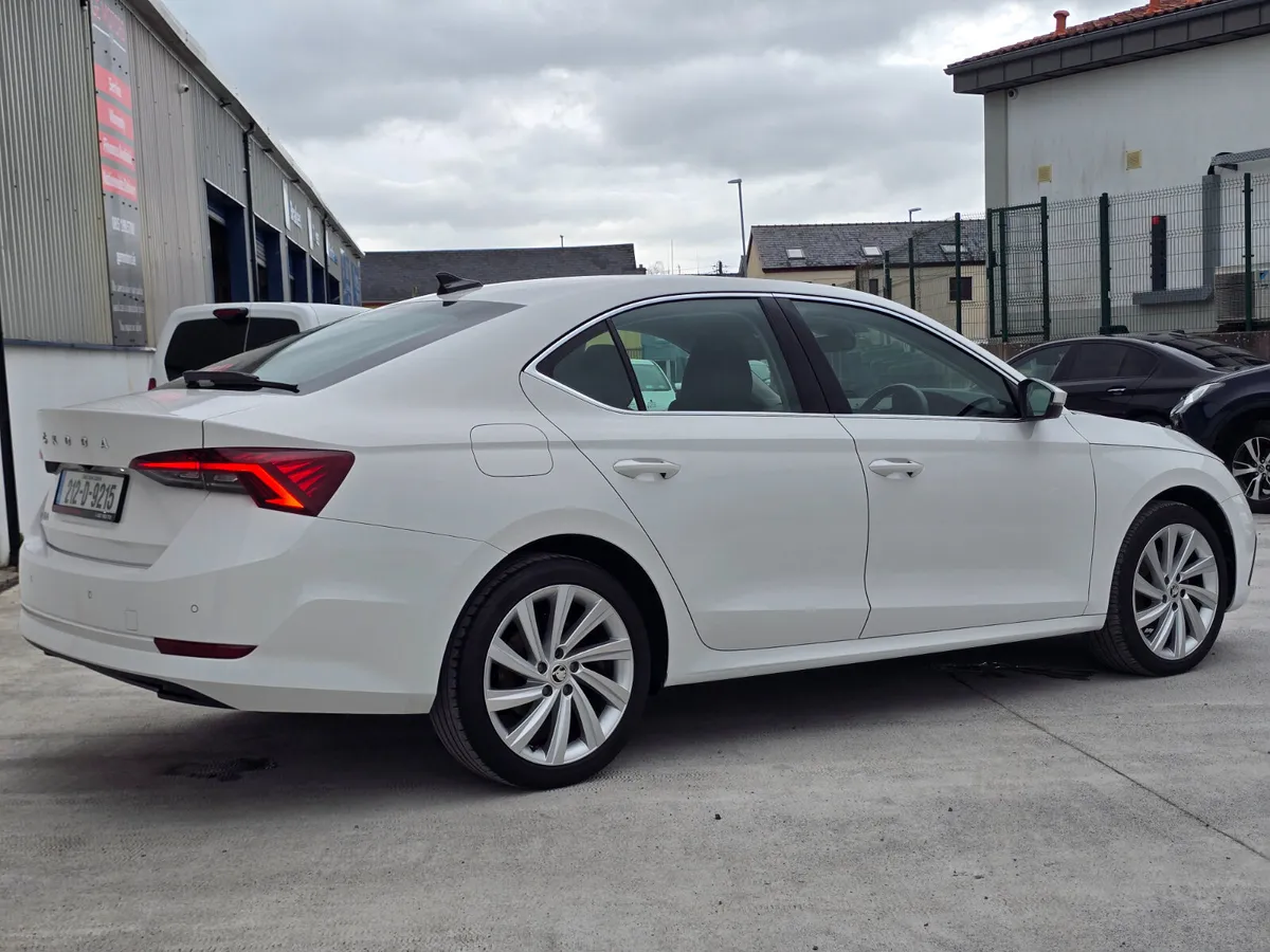 212 Skoda Octavia 2.0 TDI HIGH SPEC LOW MILES - Image 4