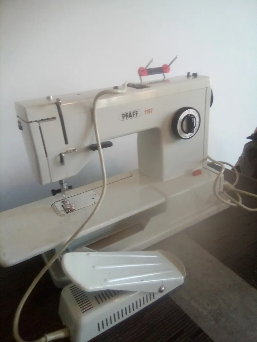 Pfaff Sewing Machine - Image 4