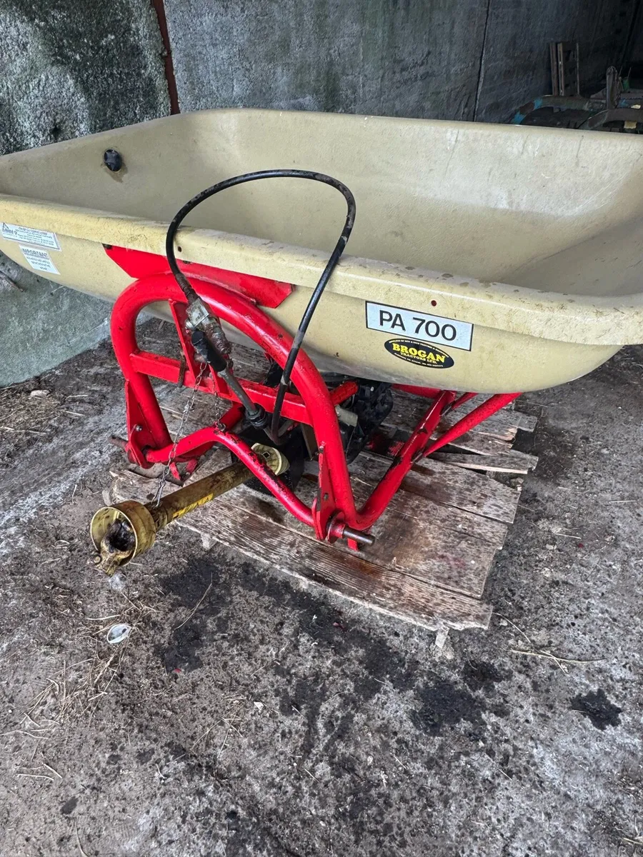 Fertiliser Spreader - Image 2