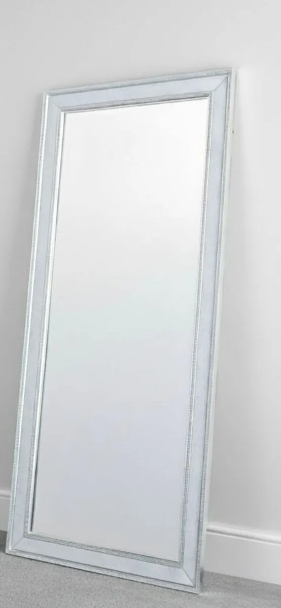 Large mirror - Image 1