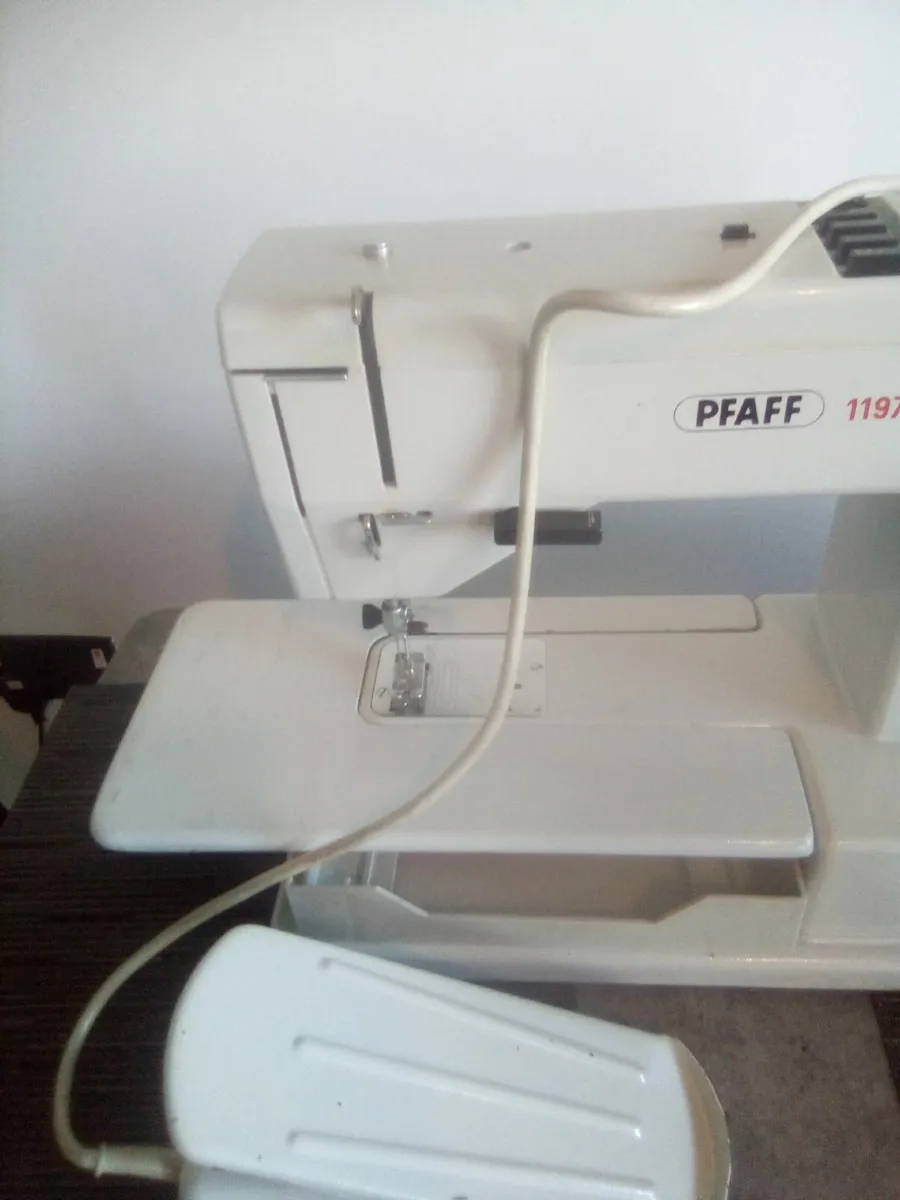 Pfaff Sewing Machine - Image 3