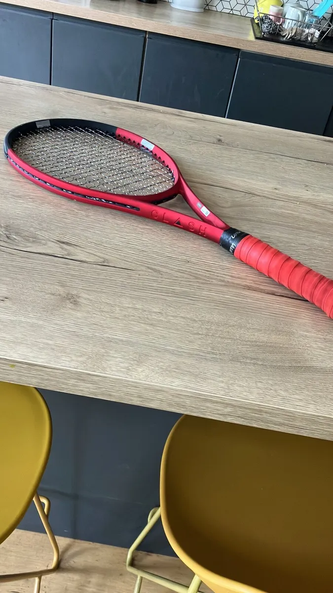 Wilson Clash 100 v2 Tennis racket - Image 2