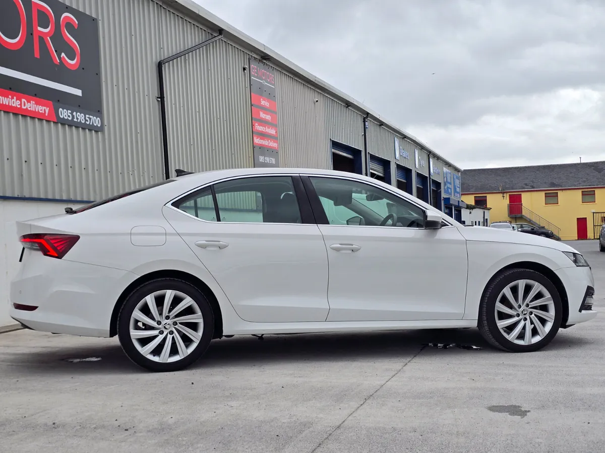 212 Skoda Octavia 2.0 TDI HIGH SPEC LOW MILES - Image 3
