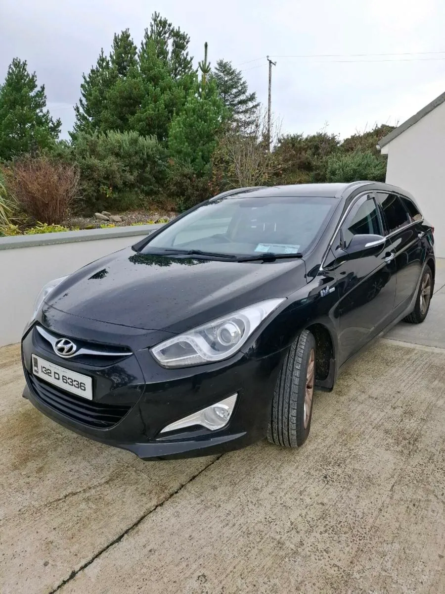 Hyundai i40 Estate Executive - Image 2
