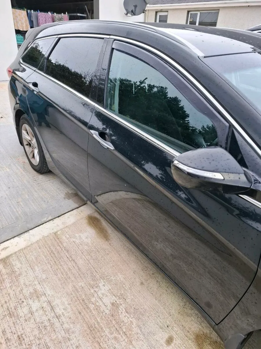 Hyundai i40 Estate Executive - Image 3