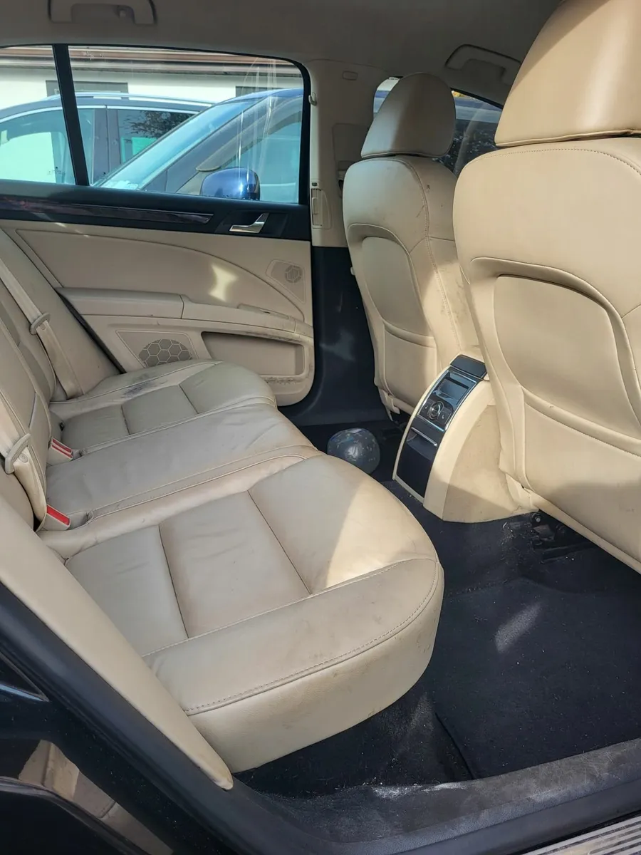 Skoda Superb 2012 - Image 2