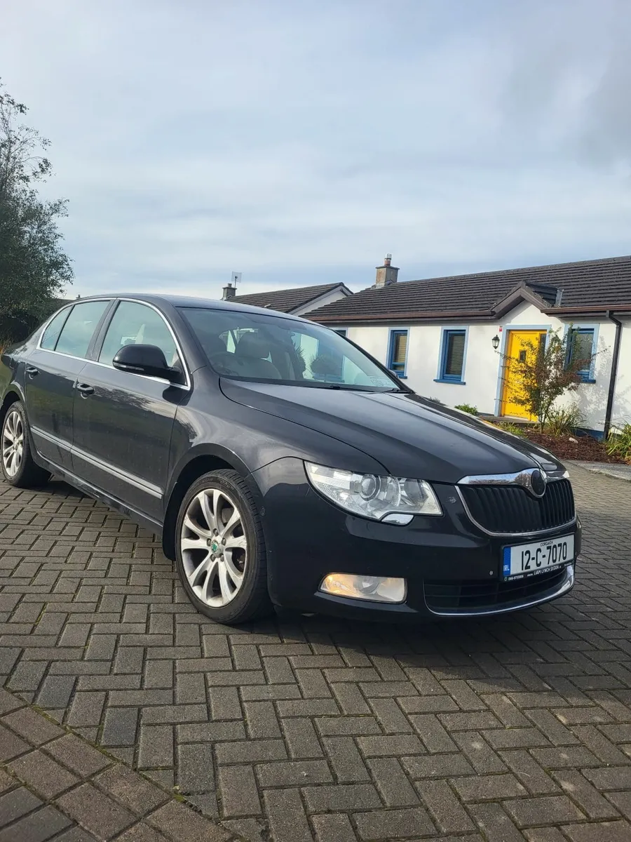 Skoda Superb 2012 - Image 1