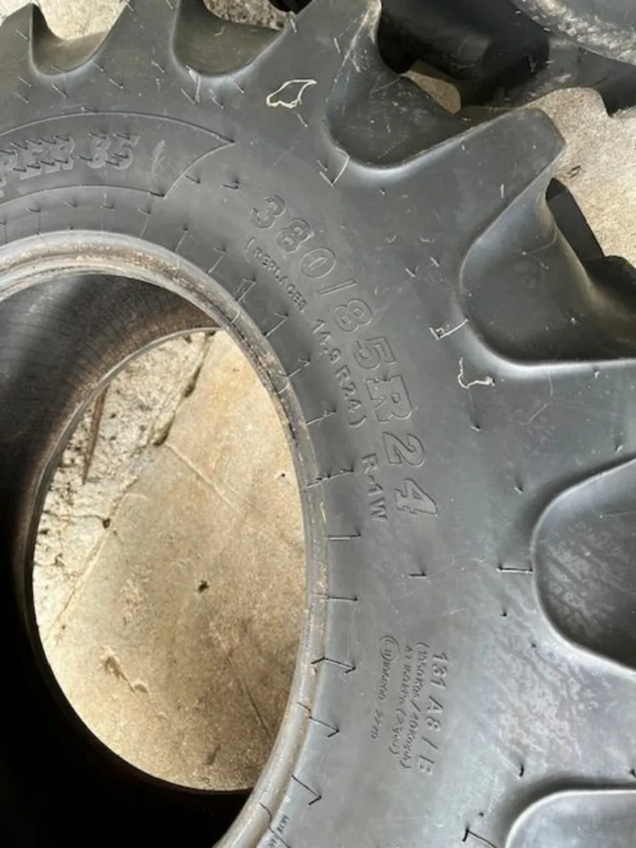 14.9 x 24 MRL Tyres like new - Image 4