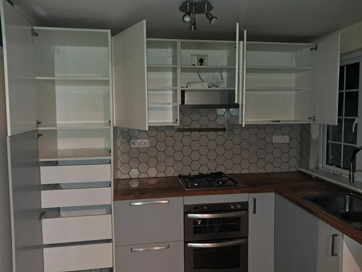Kitchen and appliances - Image 1