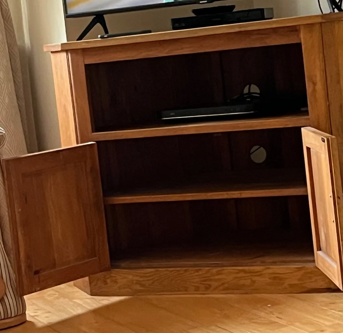 TV UNIT - Image 2