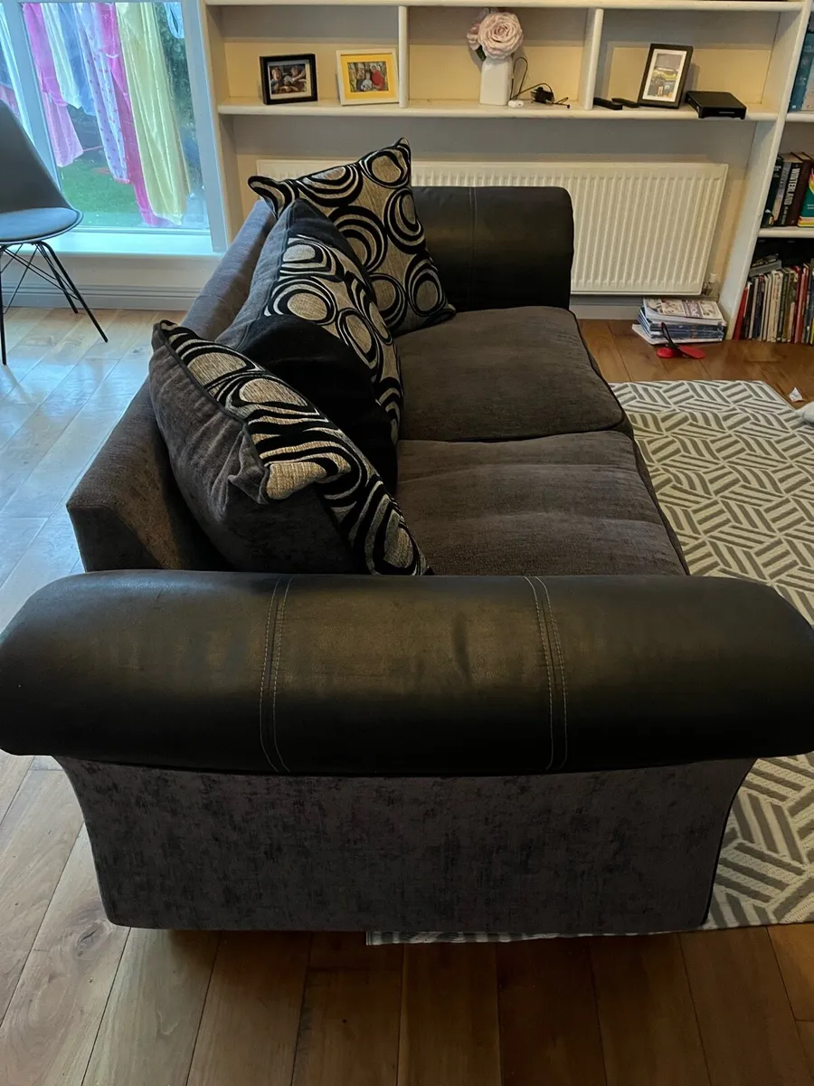 Three seater couch for sale - Image 2