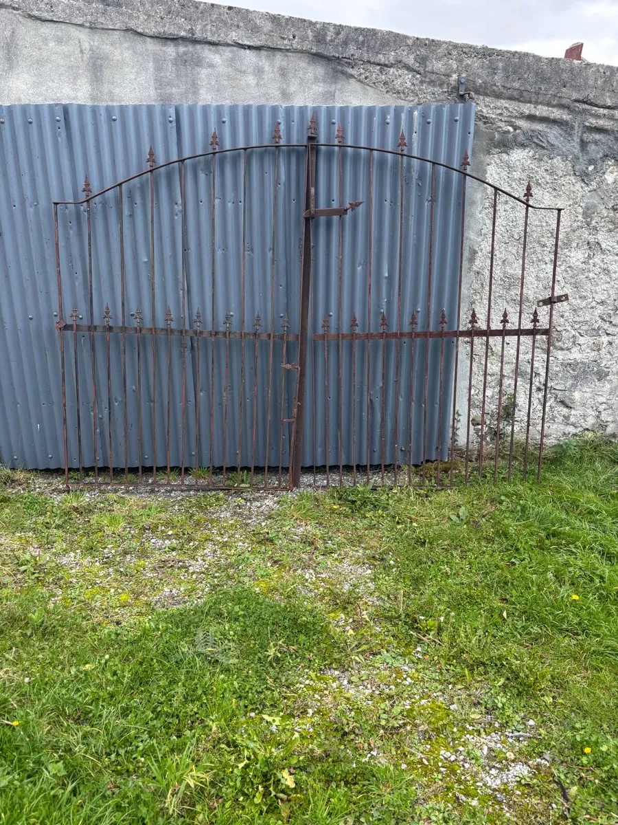 Gates - Image 1