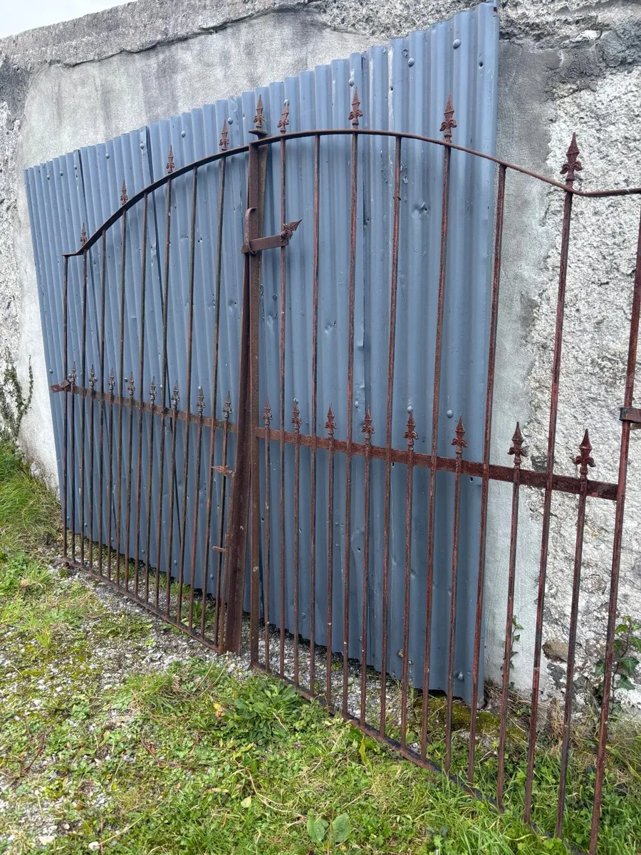 Gates - Image 2