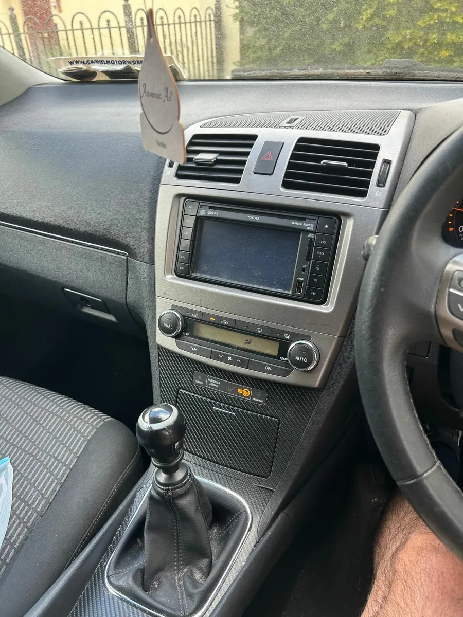 Toyota Avensis 2011 - Image 2