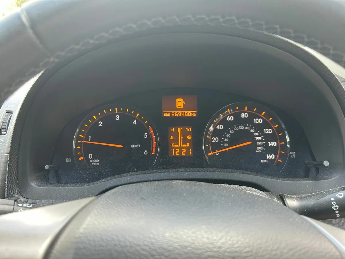 Toyota Avensis 2011 - Image 3