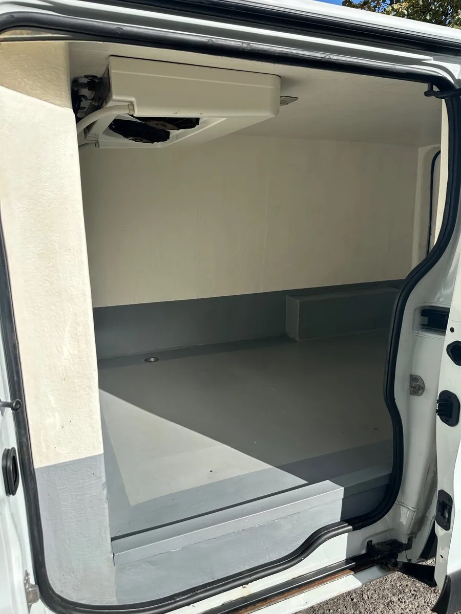 Renault Trafic 2015 - Image 2