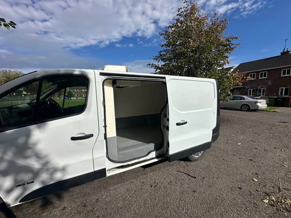 Renault Trafic 2015 - Image 3