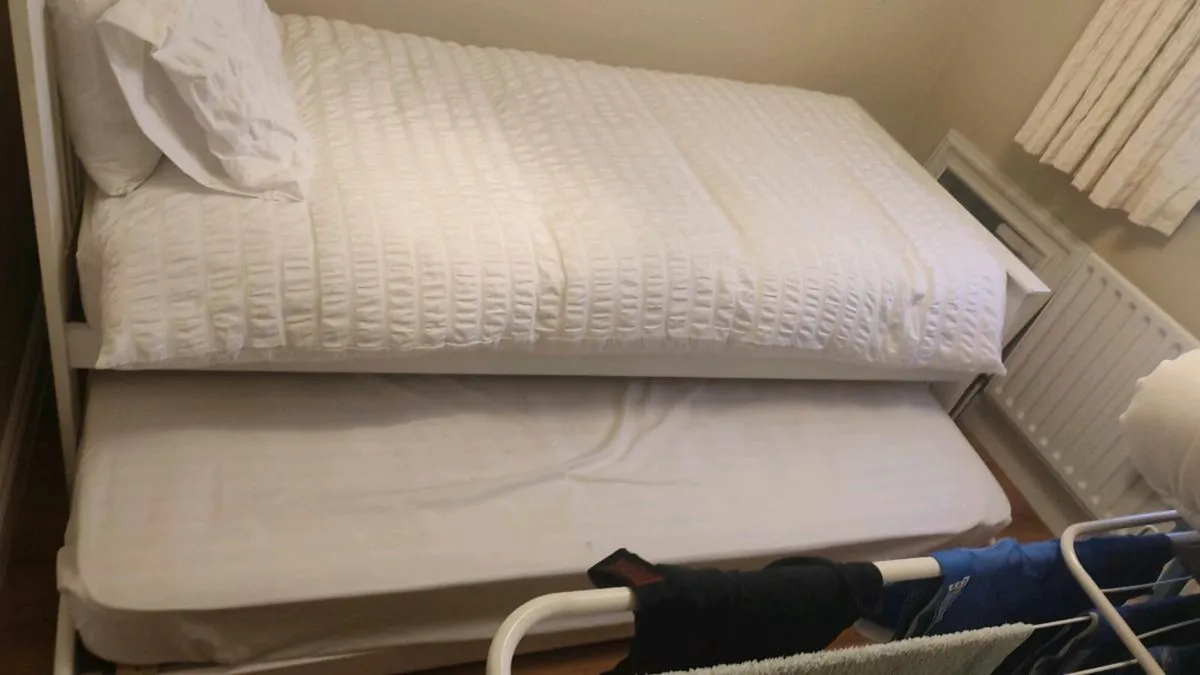 Two single beds pull out - Image 1