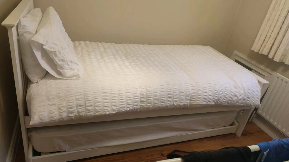 Two single beds pull out - Image 2