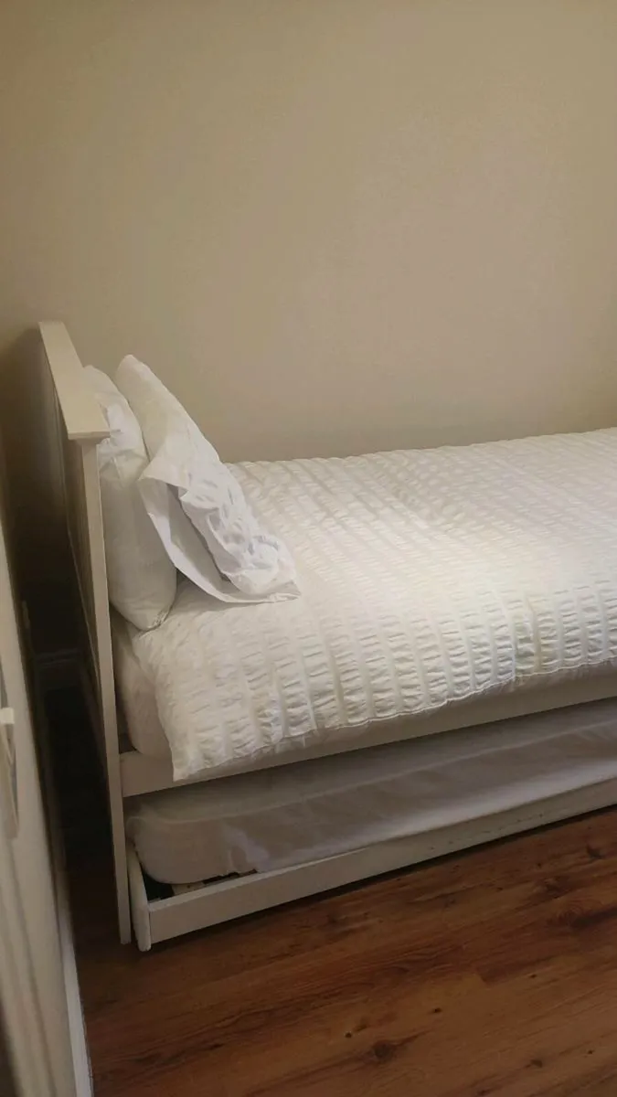 Two single beds pull out - Image 3