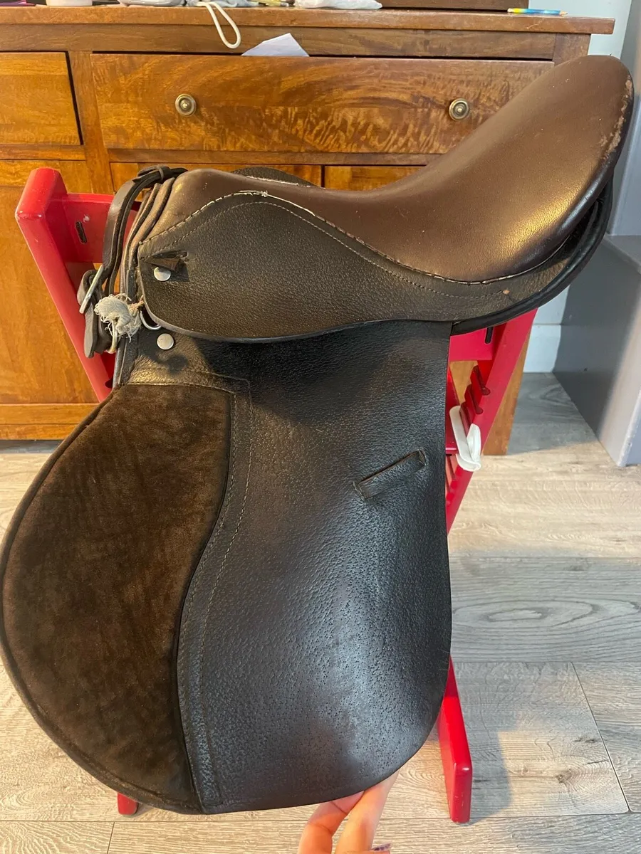 Kids saddle and stirrups - Image 2