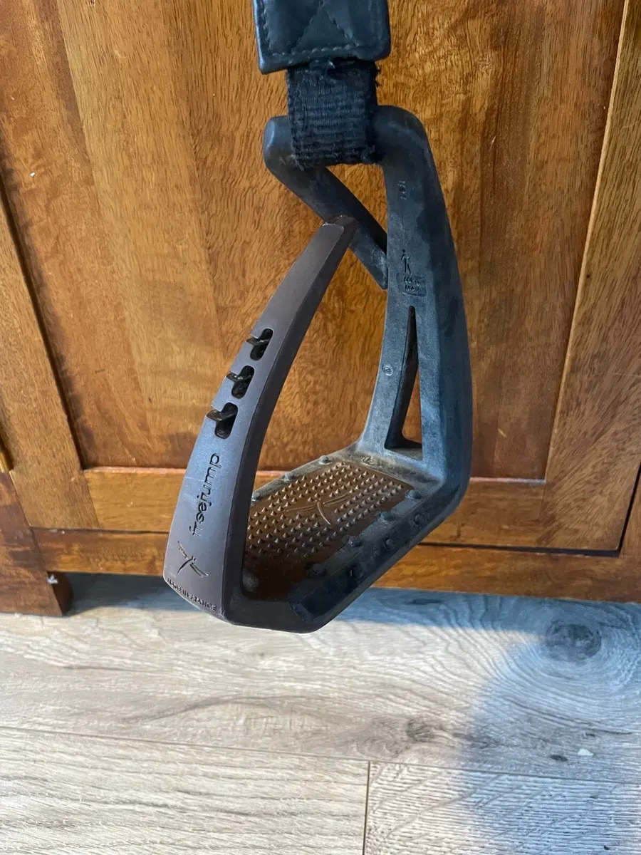 Kids saddle and stirrups - Image 4