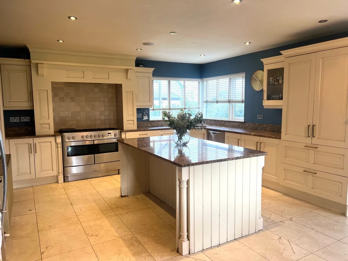 Beautiful Fitted Kitchen with Granite Worktops - Image 2