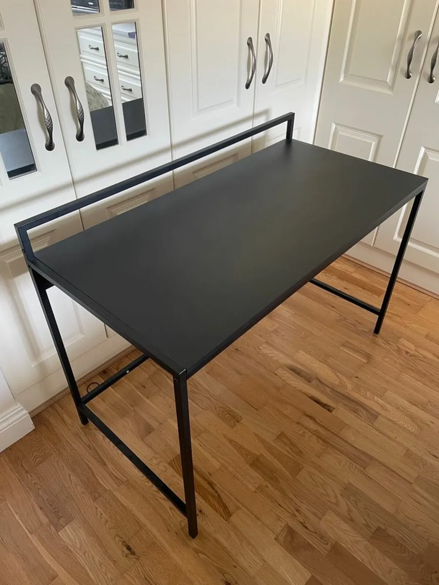 Office desk - Image 1