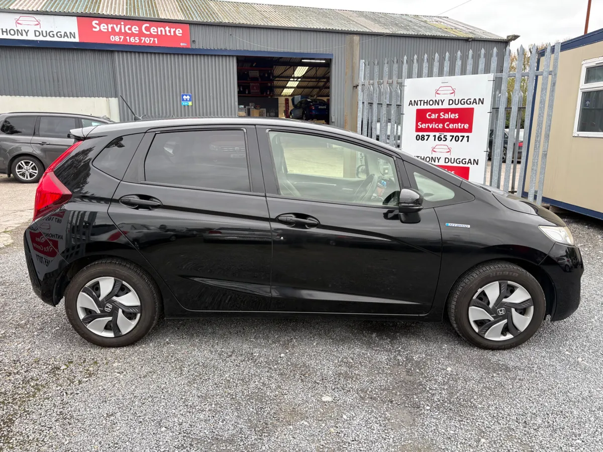 152 Honda Fit hybrid - Image 2