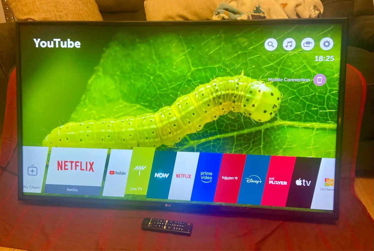 LG 50” 4K Smart Tv & Wall Bracket - Image 4
