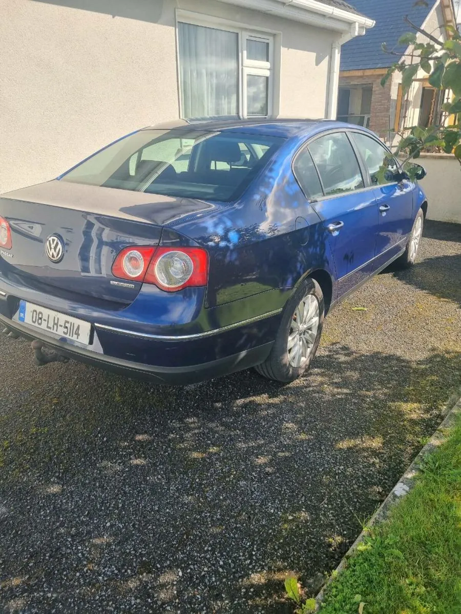 Volkswagen Passat - Image 1