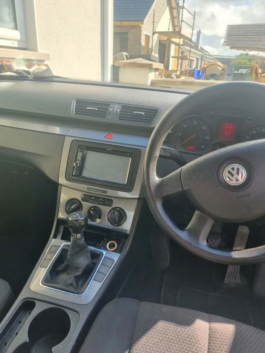 Volkswagen Passat - Image 2