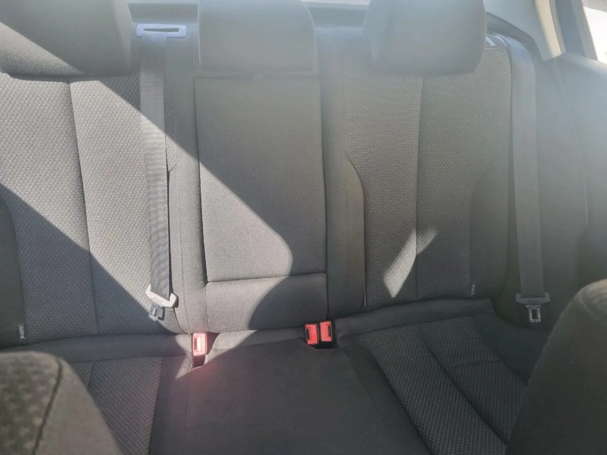 Volkswagen Passat - Image 4