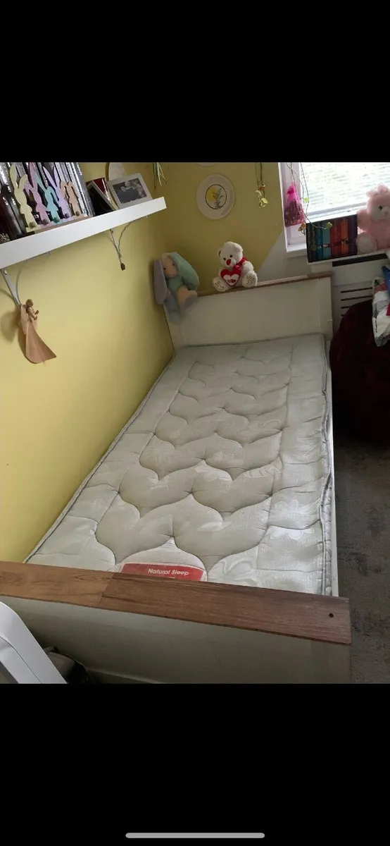 Single bed - Image 1